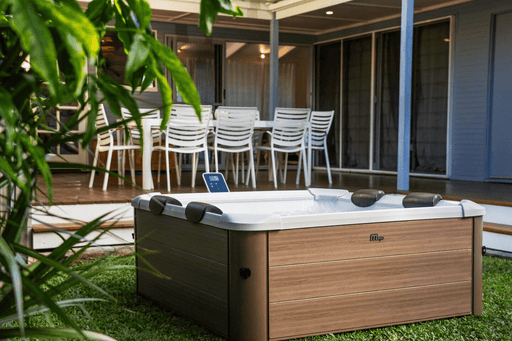 MSPA Oslo Amber 6 Person Hot Tub lifestye