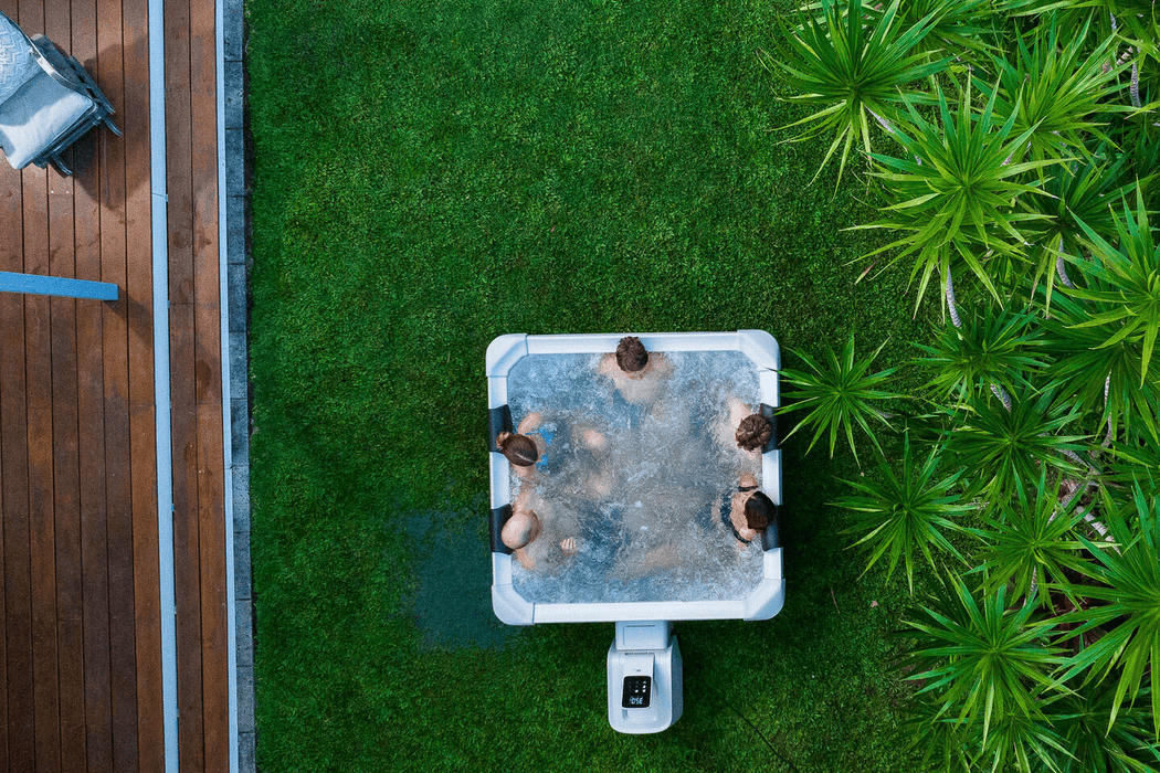 MSPA Oslo Amber 6 Person Hot Tub in use