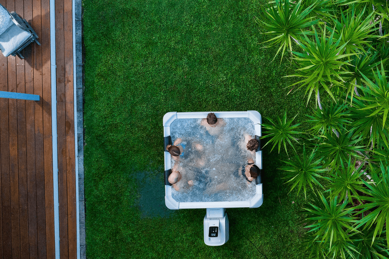 MSPA Oslo Amber 6 Person Hot Tub in use