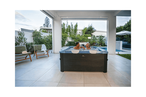 MSPA Oslo Sapphire 6 Person Hot Tub in use