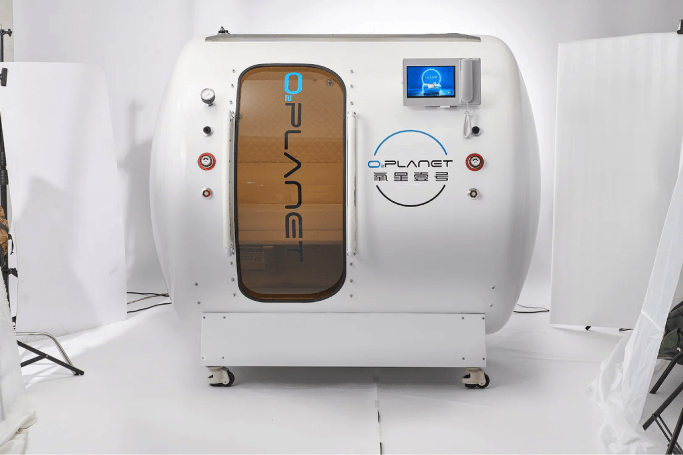Macypan He5000 Mini Hard Shell Hyperbaric Chamber in white durable design front view