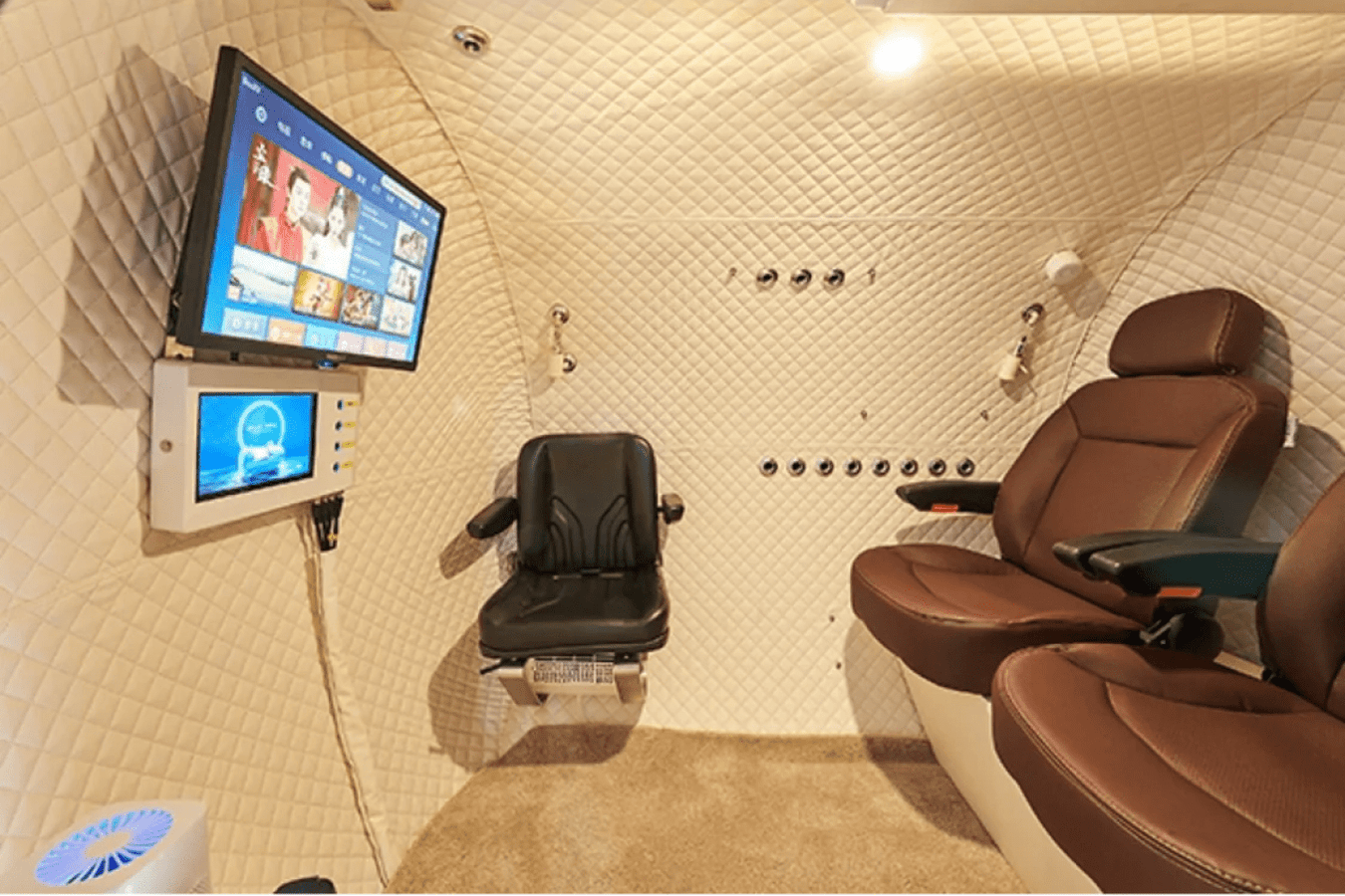 Macypan He5000 5 Person Hard Shell chamber's spacious interior view