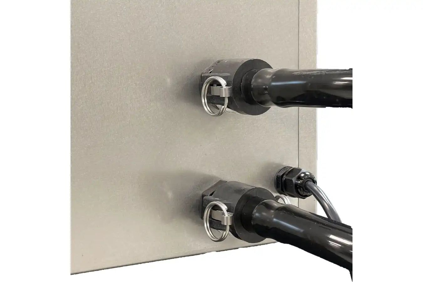 Penguin Chillers Ice Bath Barrel, hoses securely connect into the chiller closeup