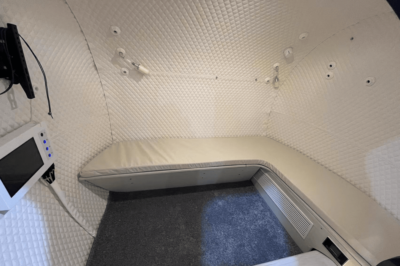 Macy Pan 2 Person Hyperbaric Chamber inside looks
