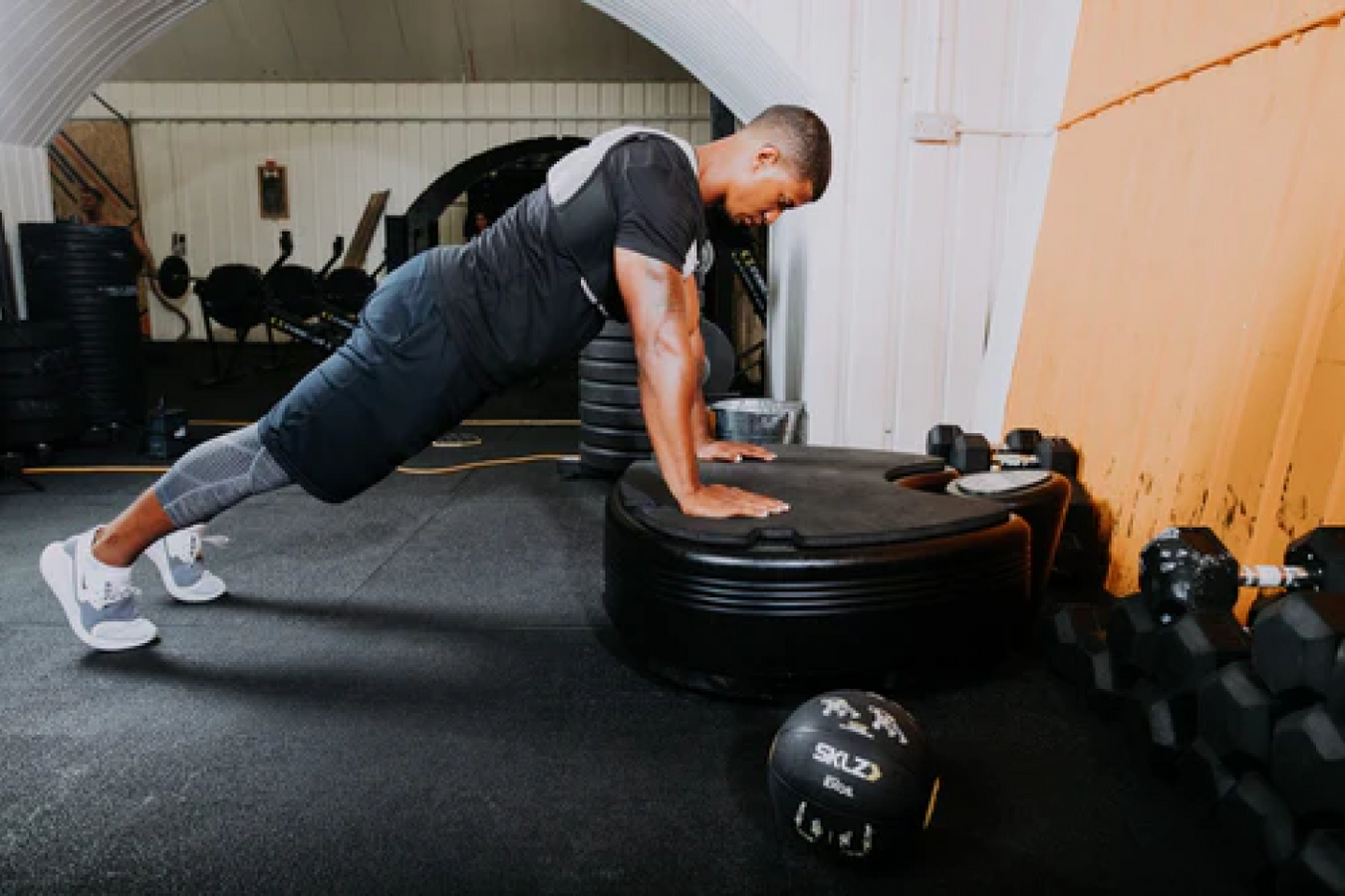 Power Plate Vibration Platform matte black in use side view